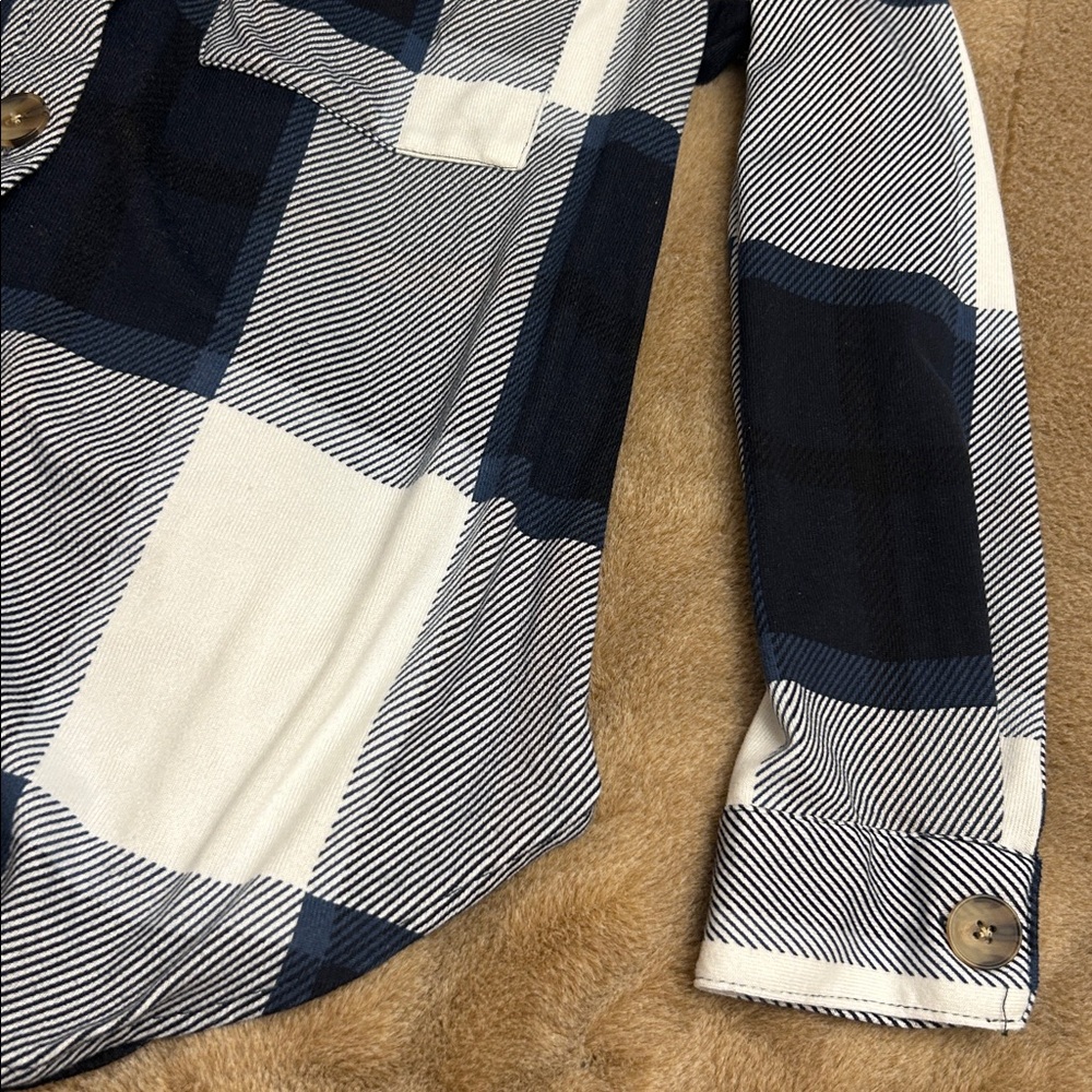 Flannel Top 💥 - Picture 3 of 8
